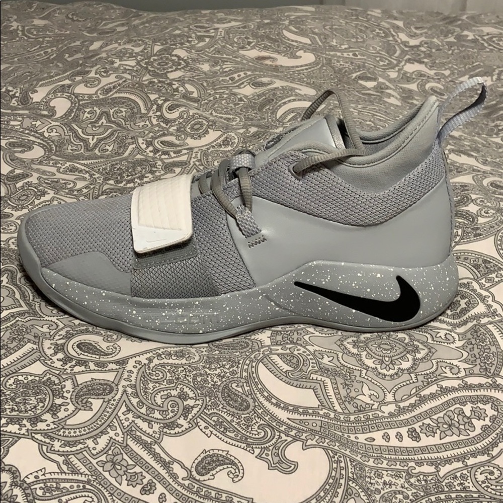 Grey basketball shoes